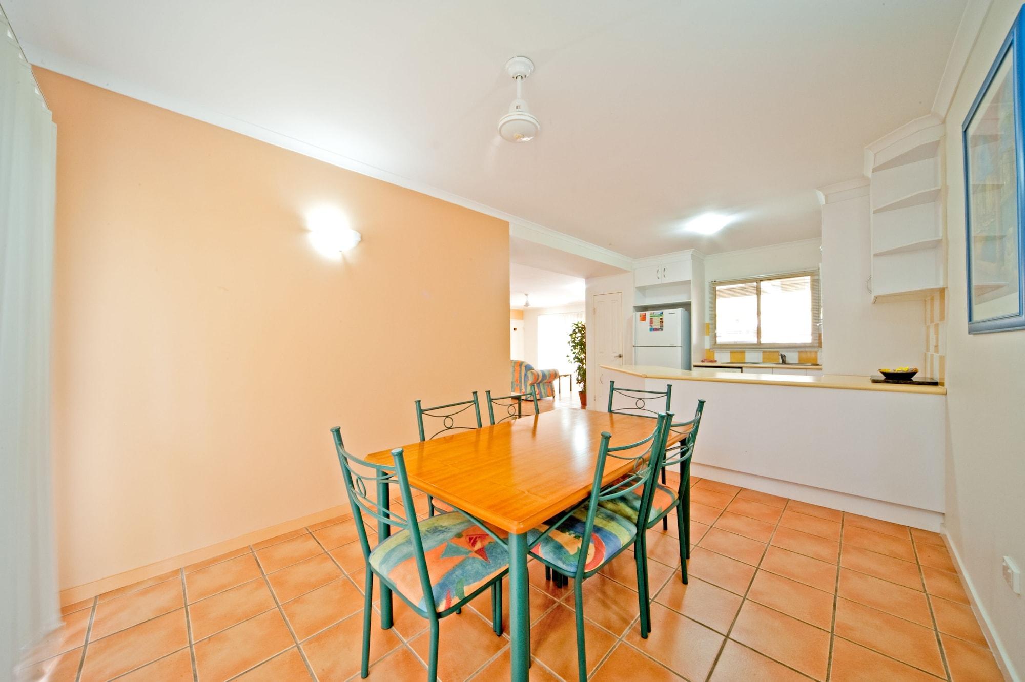 At Beach Court Holiday Villas Еърли Бийч Екстериор снимка