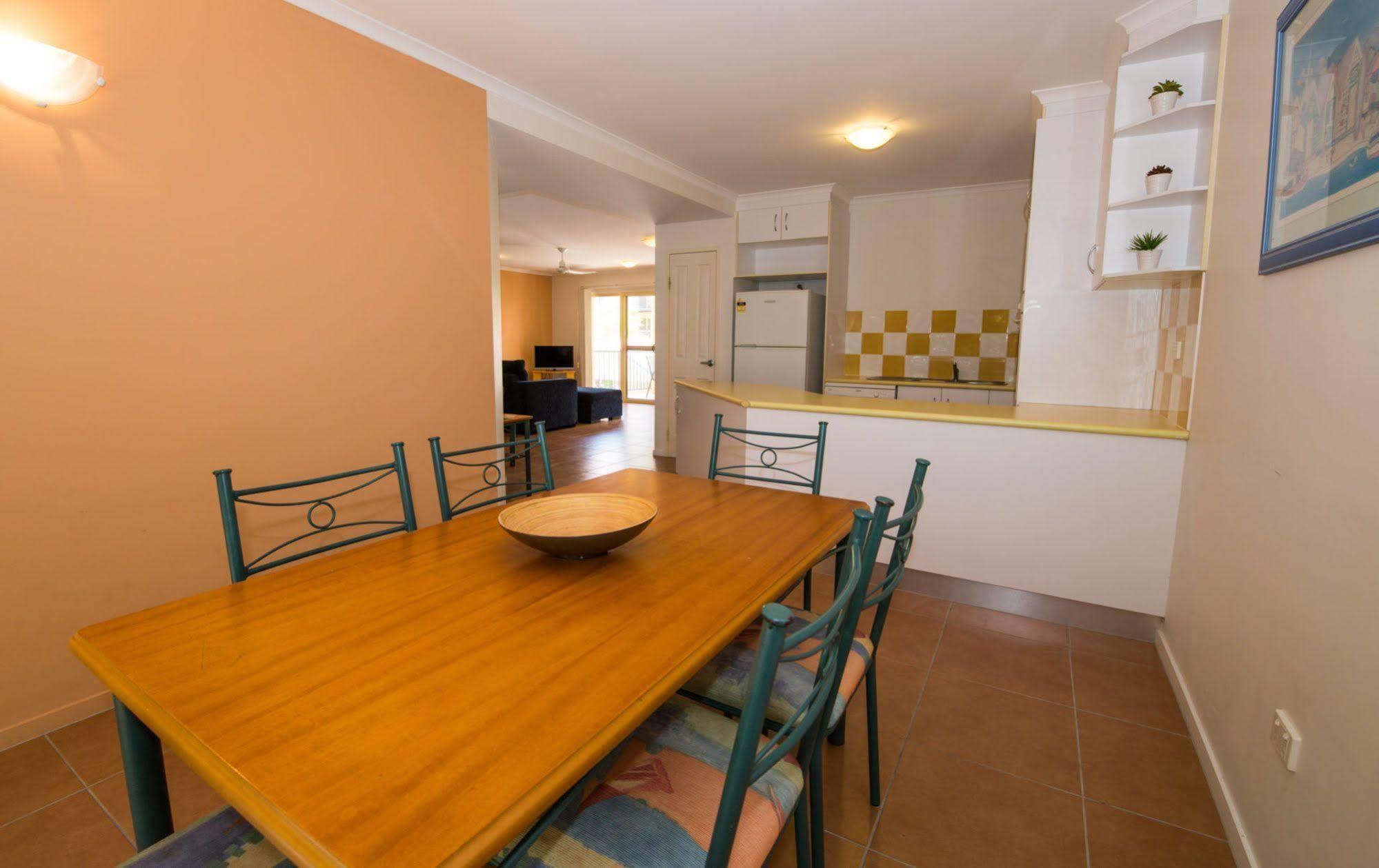 At Beach Court Holiday Villas Еърли Бийч Екстериор снимка