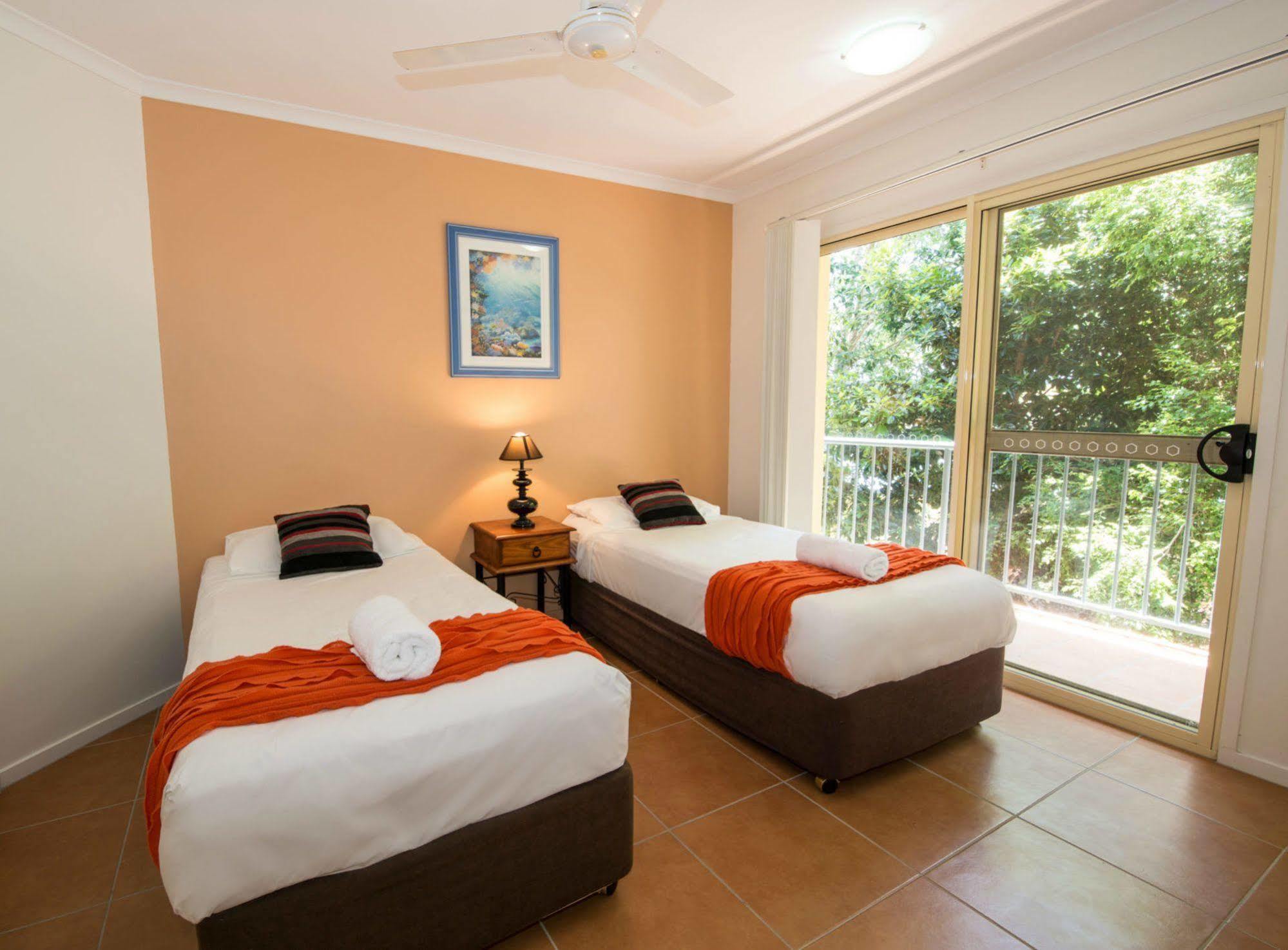 At Beach Court Holiday Villas Еърли Бийч Екстериор снимка