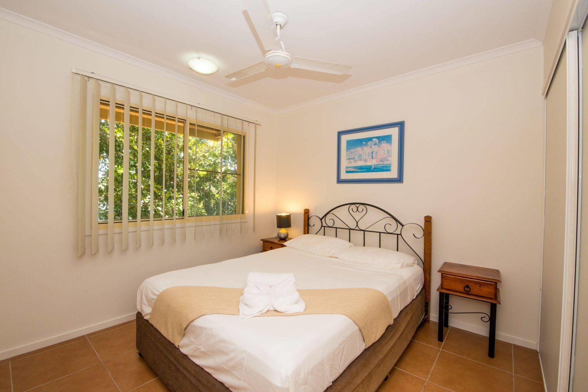At Beach Court Holiday Villas Еърли Бийч Екстериор снимка