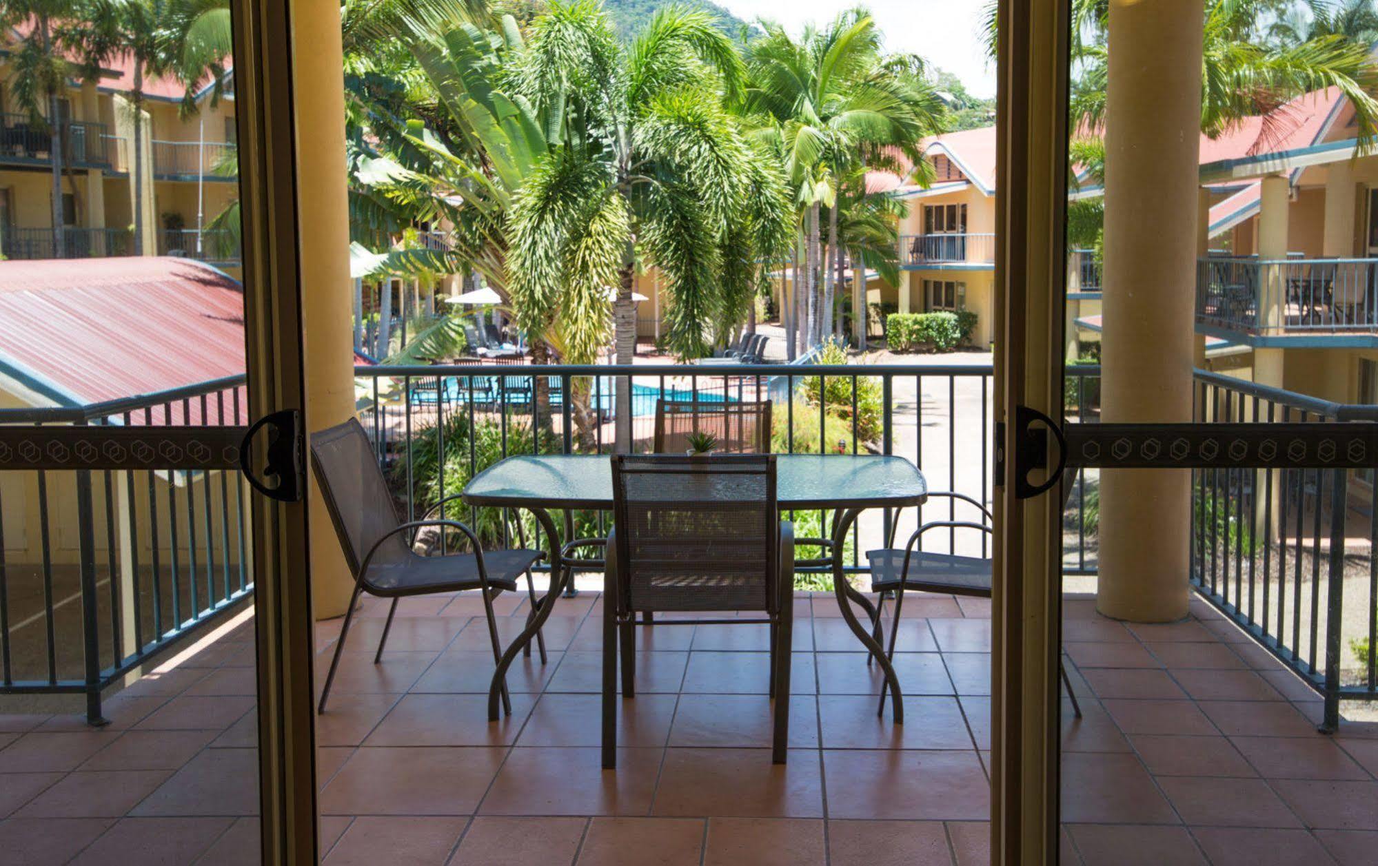 At Beach Court Holiday Villas Еърли Бийч Екстериор снимка