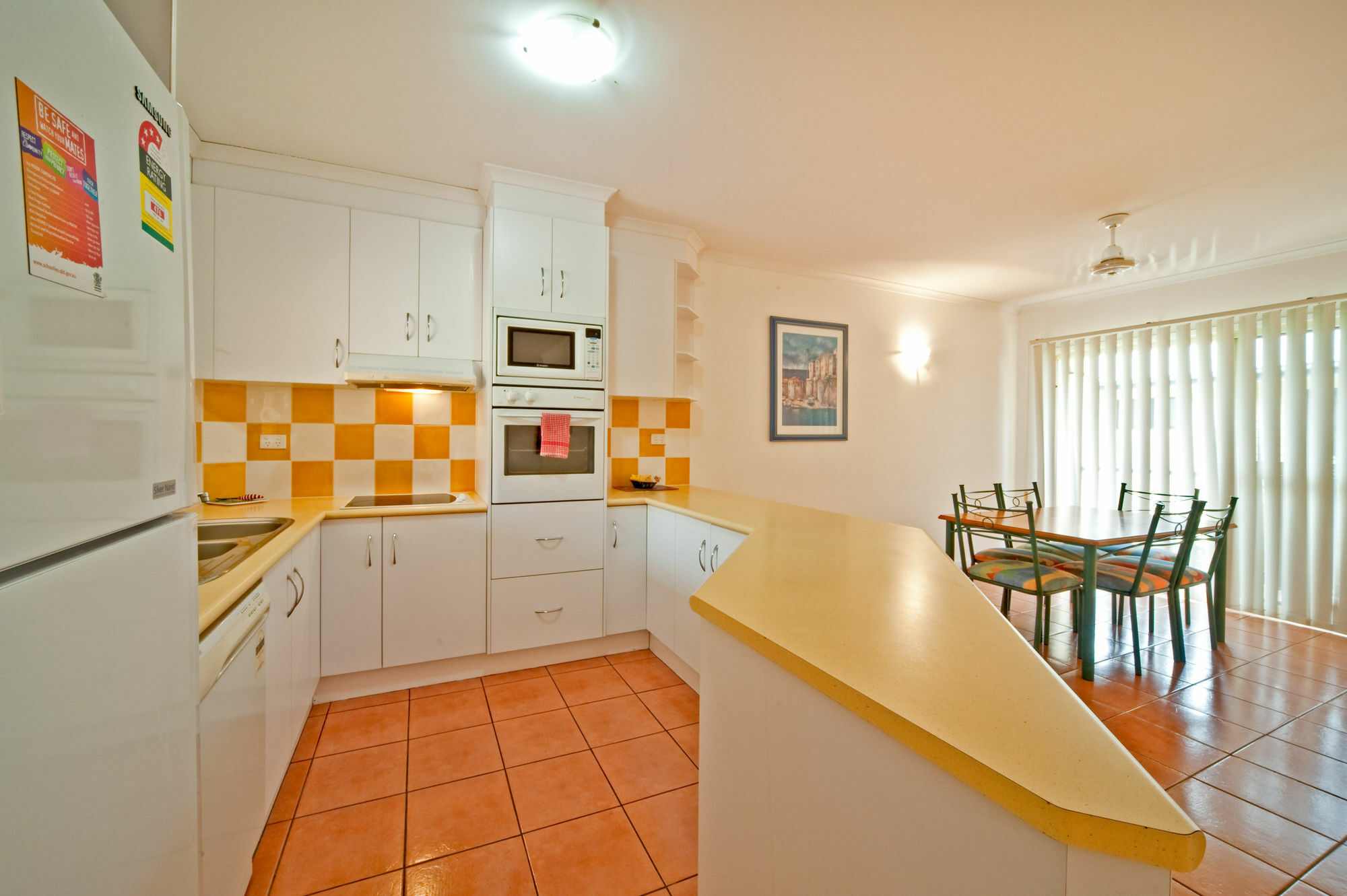 At Beach Court Holiday Villas Еърли Бийч Екстериор снимка