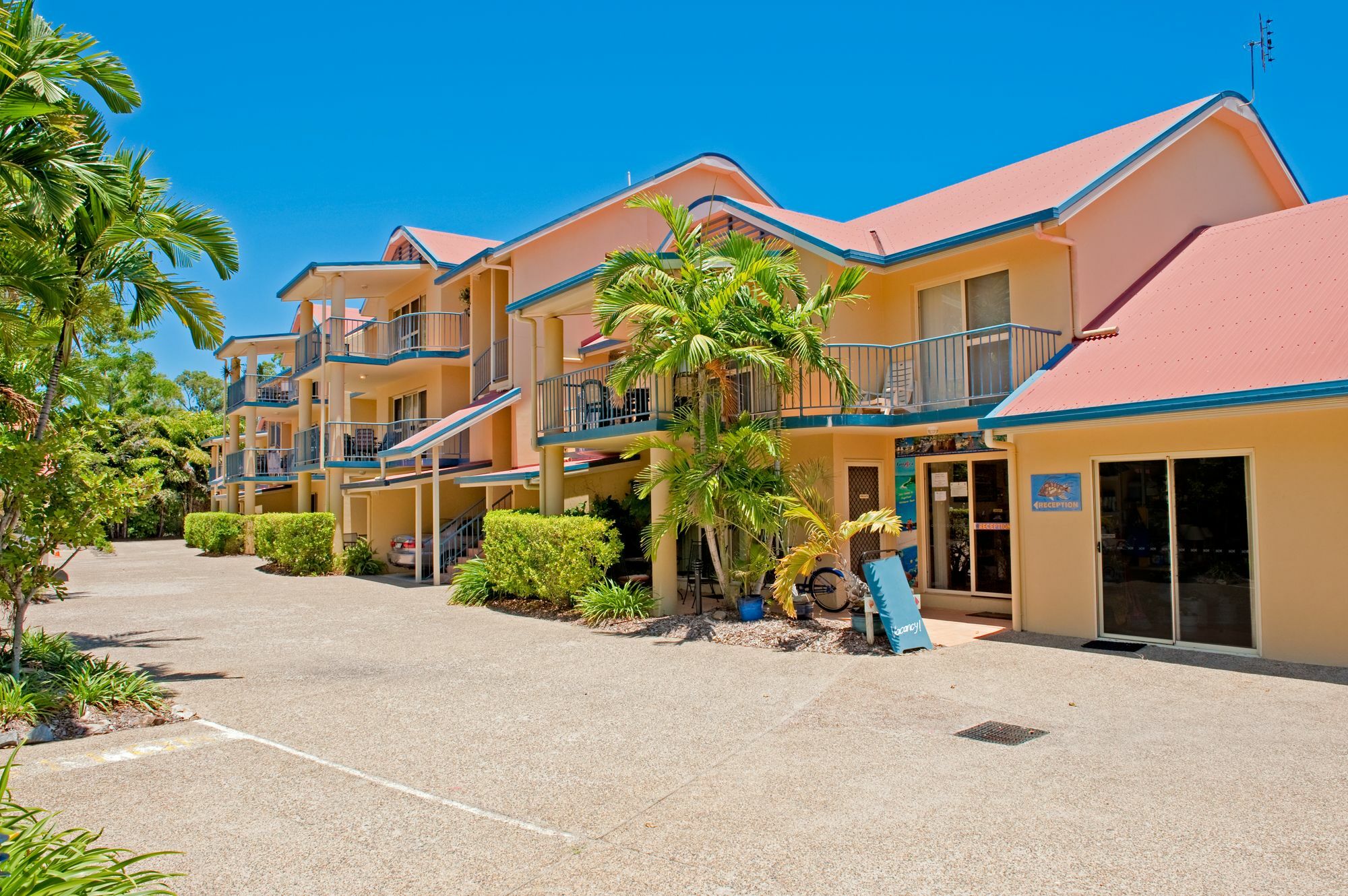 At Beach Court Holiday Villas Еърли Бийч Екстериор снимка